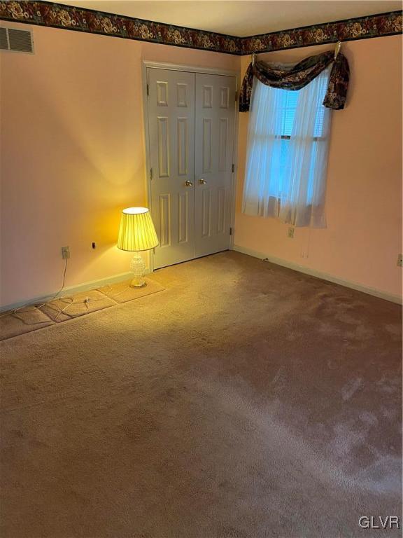 unfurnished room featuring carpet flooring