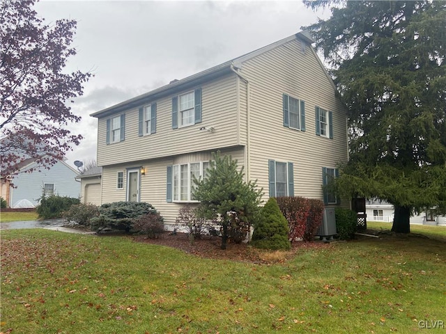 view of front of property featuring a front yard