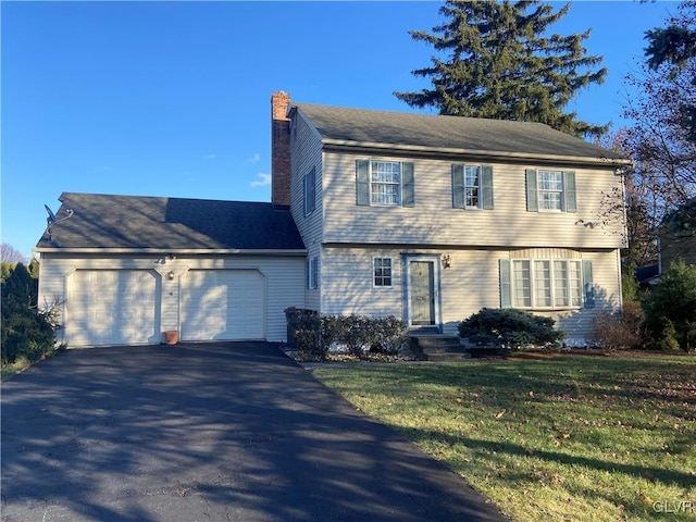 view of front facade featuring a front lawn and a garage