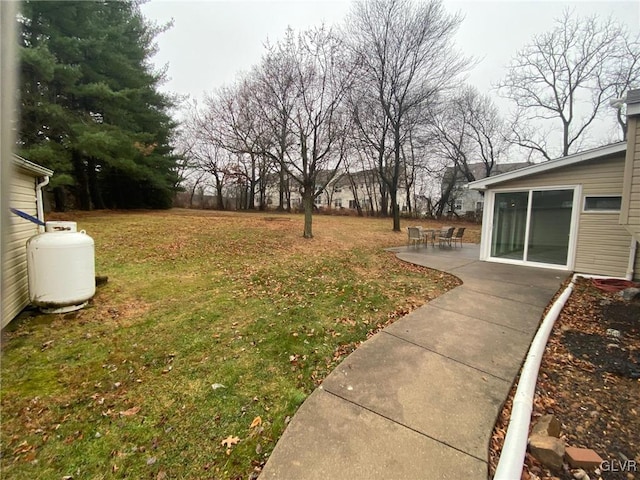 view of yard featuring a patio