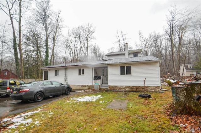 view of front of home with a front lawn