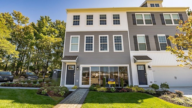 view of front of house featuring a front yard and a garage