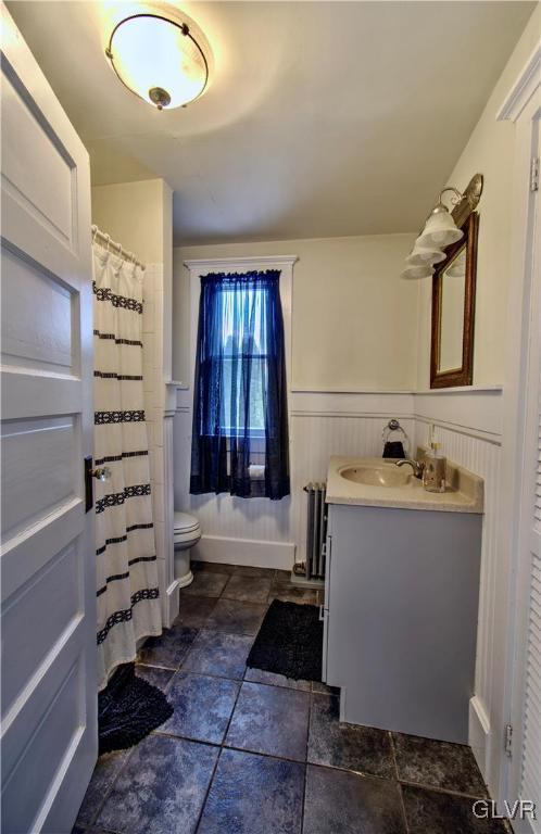 812 Lehigh St, Jim Thorpe Borough, PA 18229 - full bath with vanity, radiator, and wainscoting