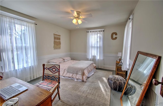 bedroom with ceiling fan