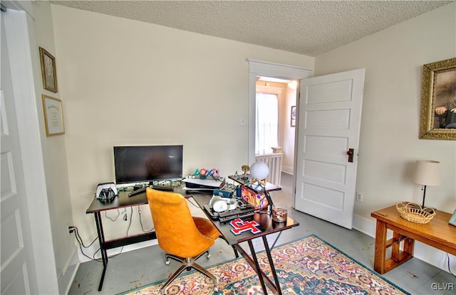 812 Lehigh St, Jim Thorpe Borough, PA 18229 - office space with a textured ceiling and baseboards