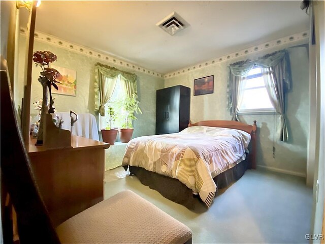 bedroom featuring carpet floors