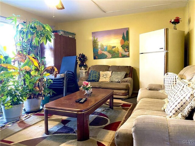 living room featuring ceiling fan