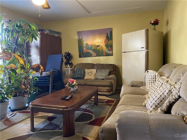 living room featuring ceiling fan