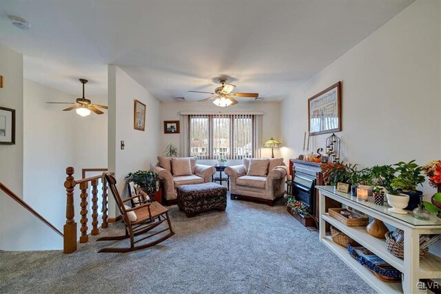 carpeted living room featuring ceiling fan