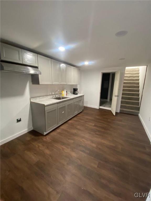 kitchen featuring dark hardwood / wood-style flooring, gray cabinets, and sink