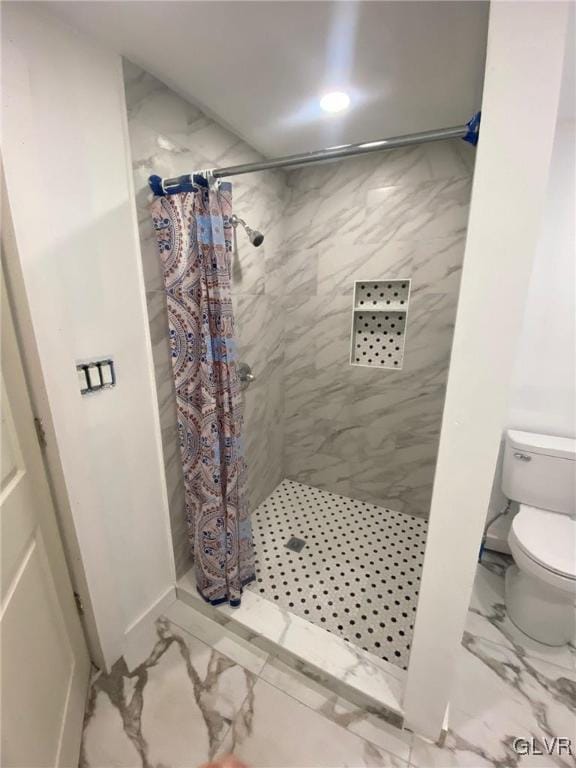 bathroom with toilet and a shower with curtain