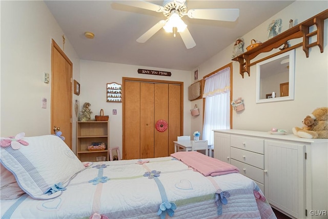 bedroom featuring ceiling fan and a closet