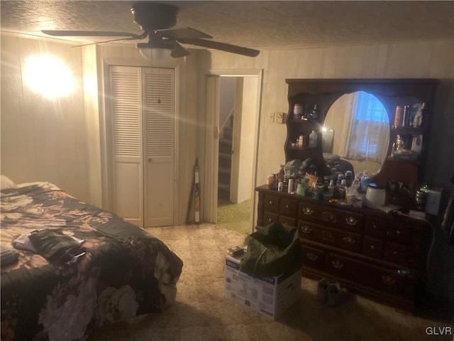 bedroom featuring carpet flooring, ceiling fan, and a textured ceiling