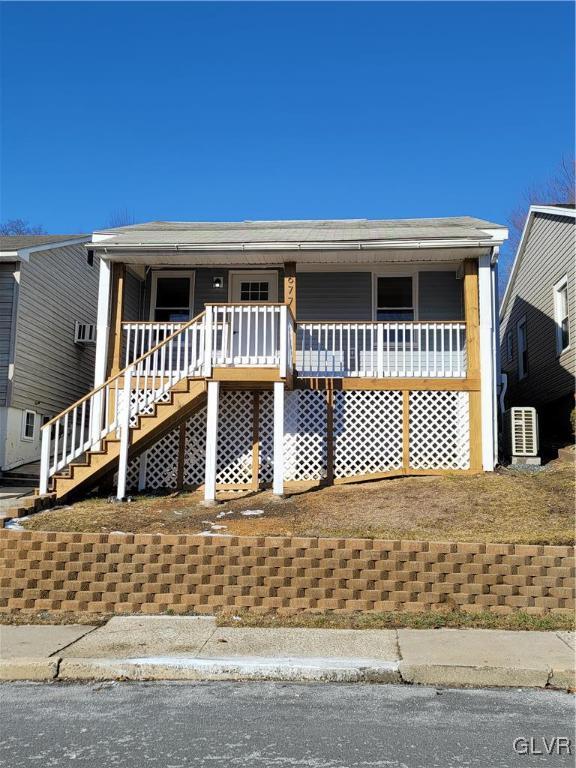 view of front of home featuring a porch