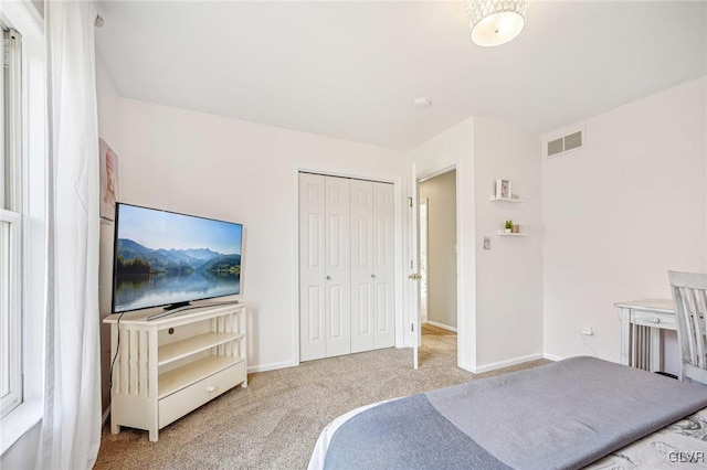 unfurnished bedroom featuring carpet flooring and a closet