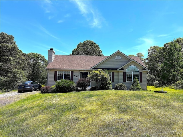 ranch-style house featuring a front yard