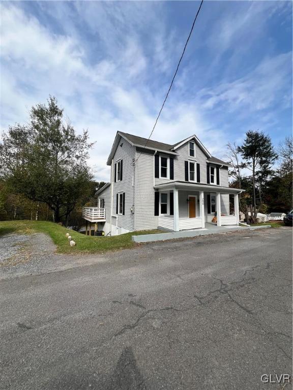 view of front facade with covered porch