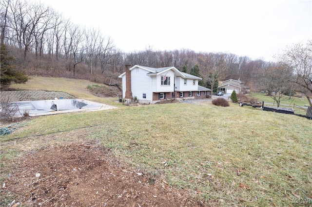 view of front of home featuring a front lawn