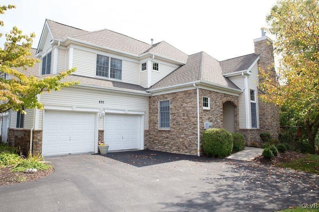 view of front facade featuring a garage