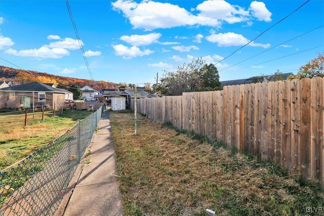 view of yard with a shed