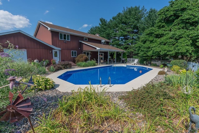 view of swimming pool