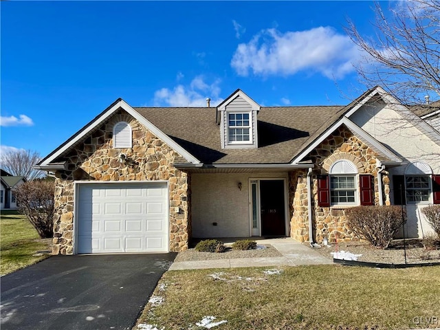 view of front facade featuring a garage