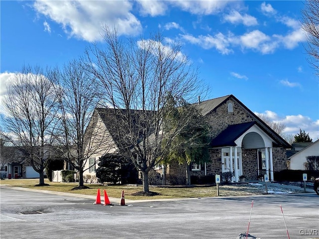 view of front of property