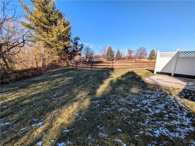 view of yard with a rural view