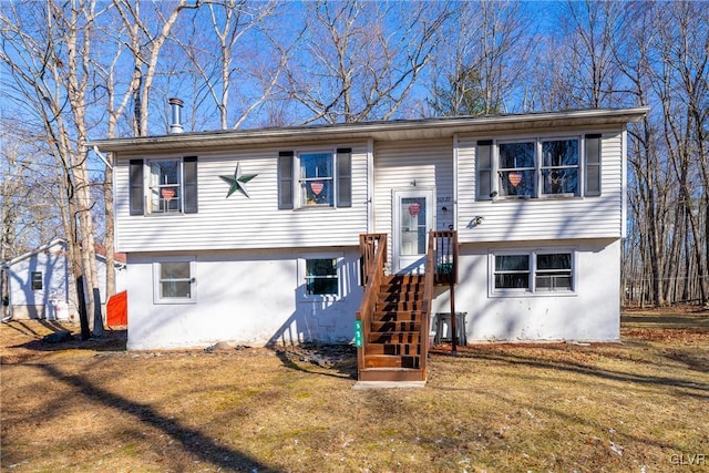 bi-level home featuring a front yard