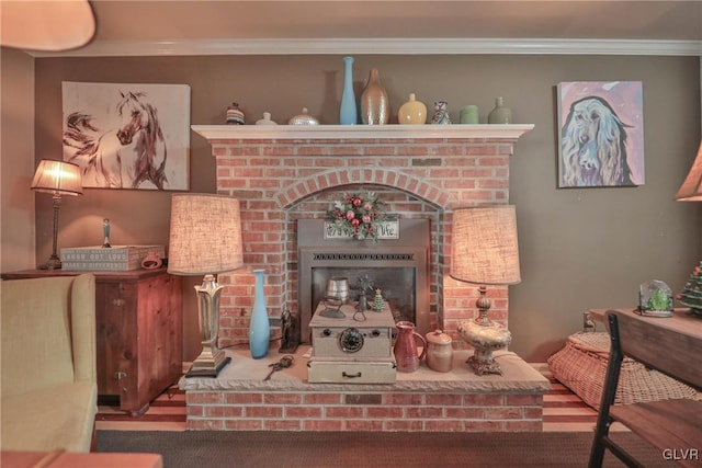 room details featuring crown molding