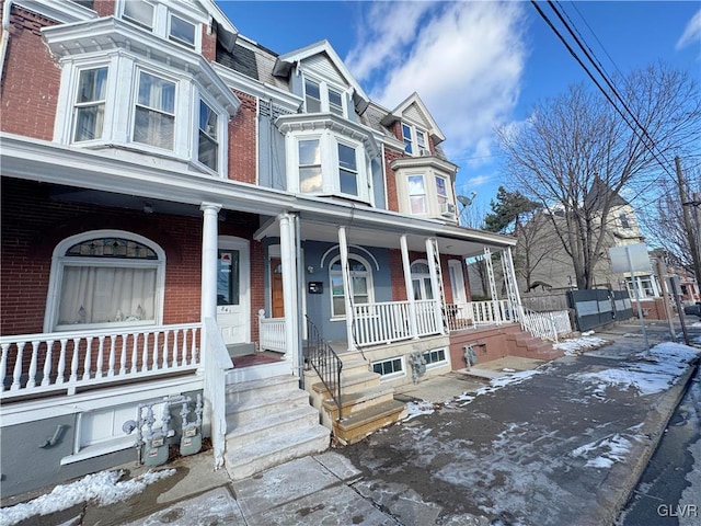 view of front of home featuring a porch