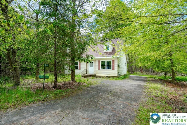 9860 Deerwood Dr, Coolbaugh Twp, PA 18466 - view of front facade with dirt driveway
