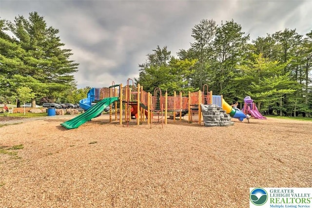 9860 Deerwood Dr, Coolbaugh Twp, PA 18466 - view of communal playground
