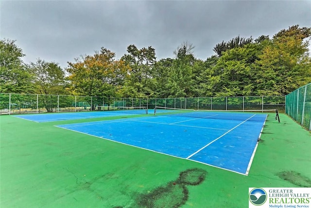 9860 Deerwood Dr, Coolbaugh Twp, PA 18466 - view of tennis court