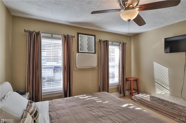 bedroom featuring ceiling fan and a textured ceiling