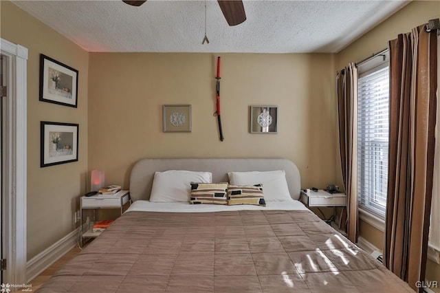 bedroom featuring ceiling fan and a textured ceiling