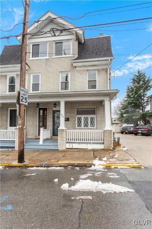 view of front of property with covered porch