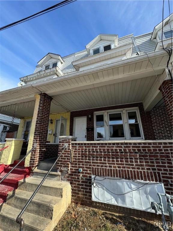 view of front of house featuring covered porch