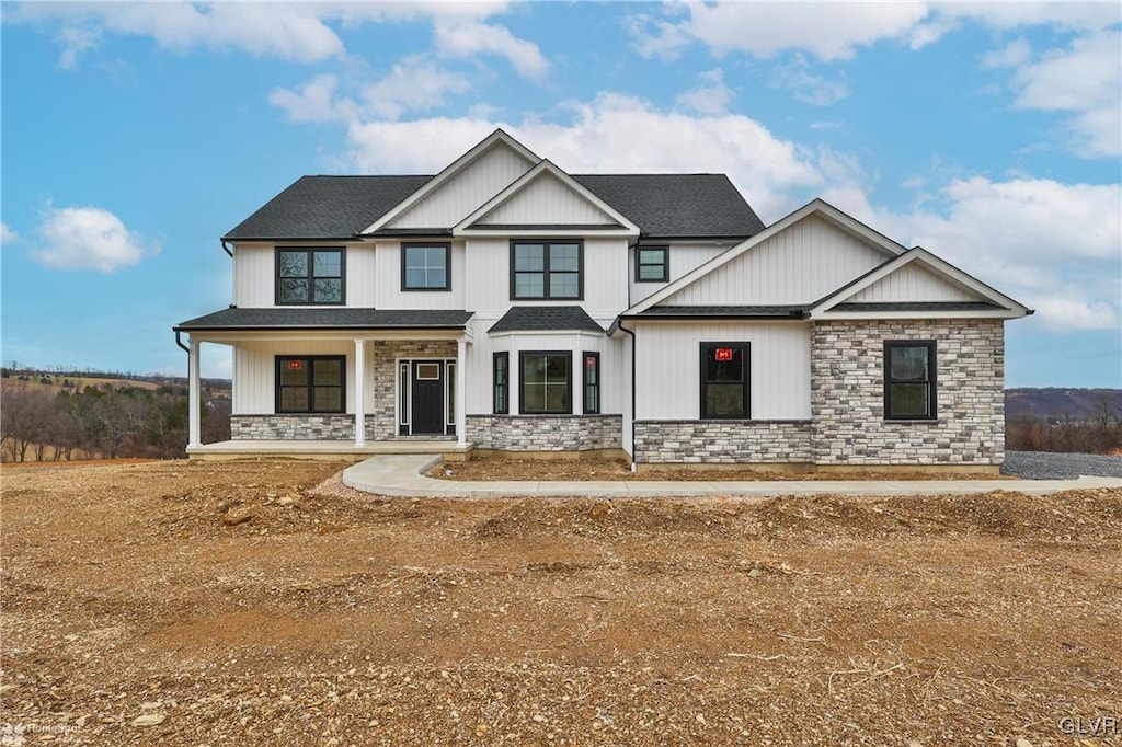 view of front of property featuring a porch