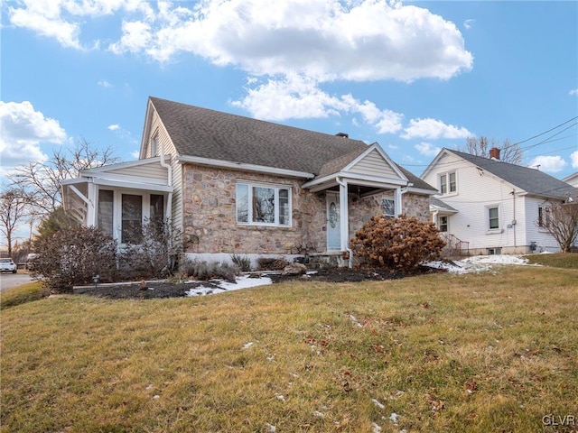 view of front of property with a front yard