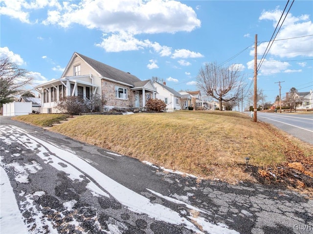 view of front of home with a front yard