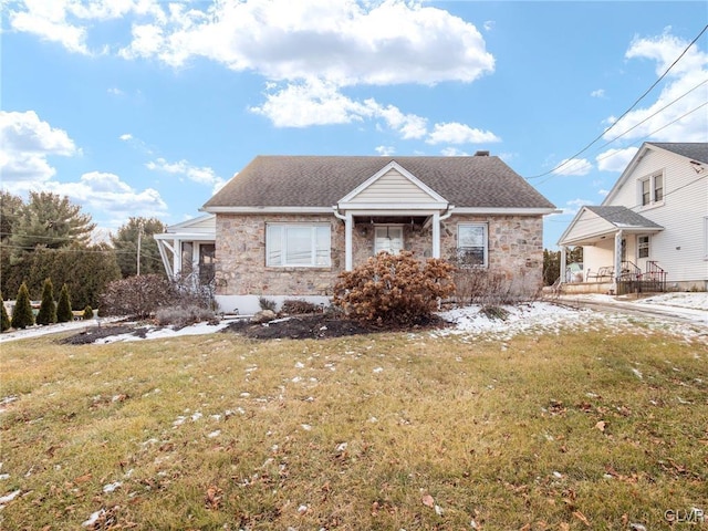 view of front of house with a front lawn