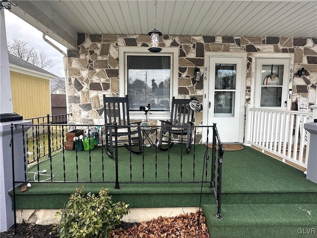 doorway to property with covered porch