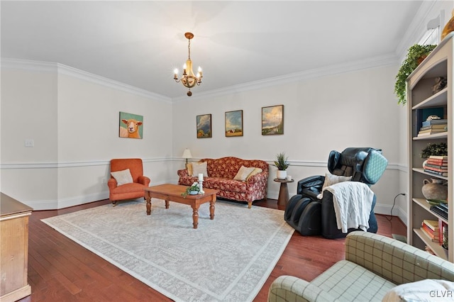 living room featuring dark wood-type flooring, an inviting chandelier, and crown molding