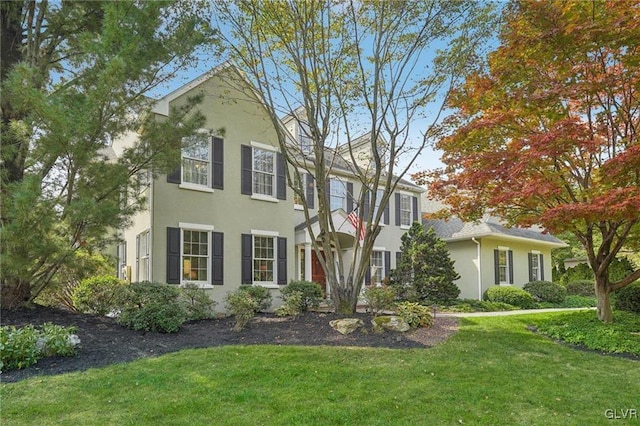 view of front facade featuring a front yard