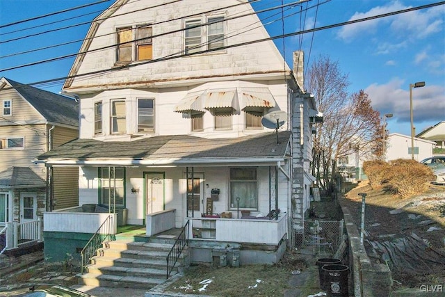 view of front of property featuring a porch