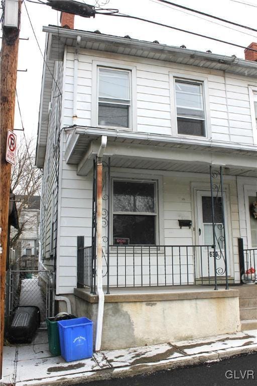 view of front facade featuring a porch