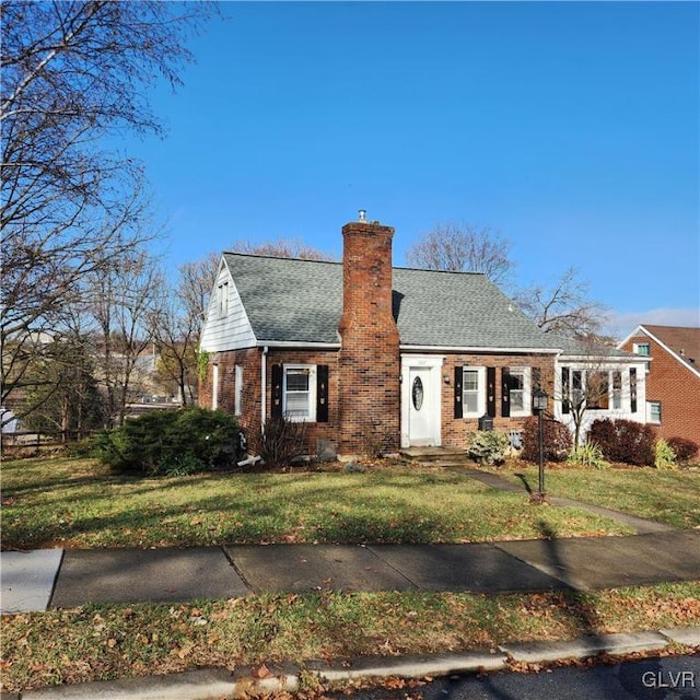 view of front facade with a front yard