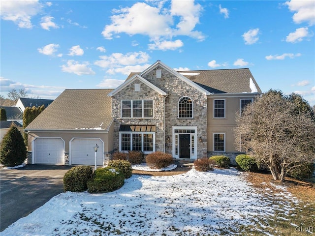 view of front property featuring a garage