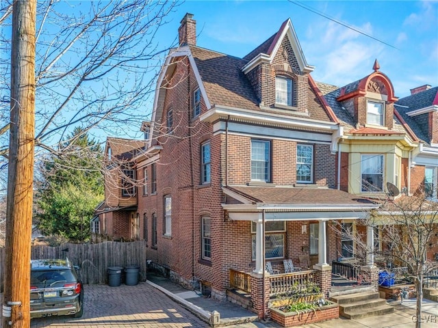 view of front of property featuring covered porch